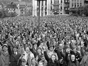 Cheers: Enthusiastic population in Karlsbad, 1938