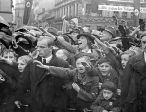 Konrad: Enthusiastic population in Tetschen, 1938