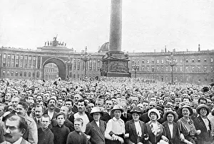 Enthusiastic Russians at the beginning of World War I