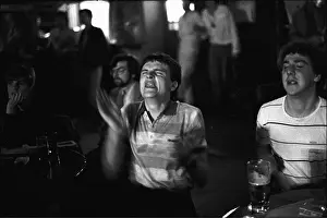 Metropol: Some enthusiastic spectators at a concert