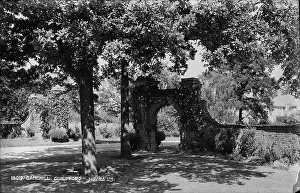 Guildford: Entrance Archway at Ganghill