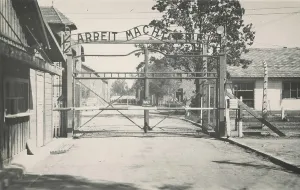 Frei: Entrance of the concentration camp Auschwitz
