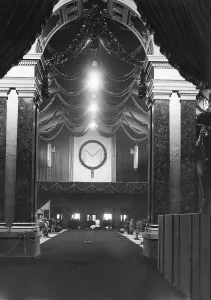 Terminus: Entrance hall of the main train station after Mussolini