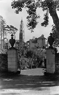 Porth: Entrance to Porth Meirion