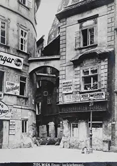 Taverns: Entrance to the tavern Griechenbeisl