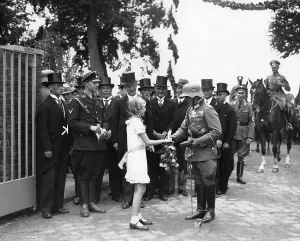 Dignitaries: Entry of the Infantry Regiment Doberitz in Neustrelitz