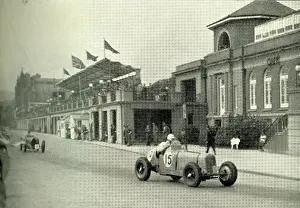 ERA leading a Bugatti during Mannin Moar Motor Race