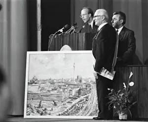 Honecker: Erich Honecker visits USSR