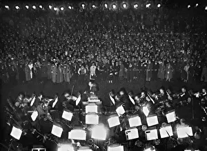 Kleiber: Erich Kleiber conducts his orchestra, 1932