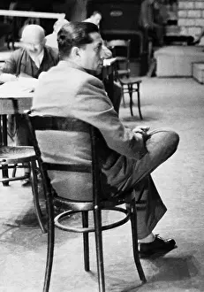 Charell: Erik Charell at a shooting