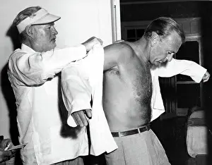 Guayabera: ERNEST HEMINGWAY helps buddy GARY COOPER ?