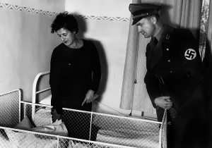 Repatriates: Ernst Bohle in a home of the Foreign Organization of the Naz