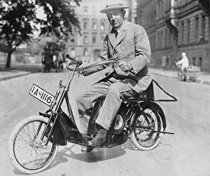 Scooter: Ernst Eichler on the scooter Golem, 1922