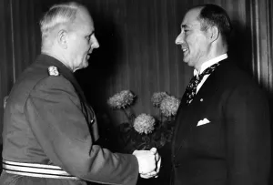 Weizsaecker: Ernst Freiherr V Weizsaecker