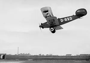 Udet: Ernst Udet landing, 1932
