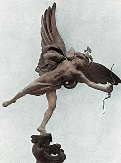 Tricouleur: Eros in Piccadilly Circus with flags on his head, WW1