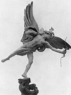 Tricouleur: Eros in Piccadilly Circus with flags on his head, WW1