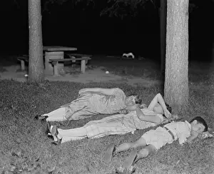 Bsloc1608: Escaping stuffy apartments during nighttime summer