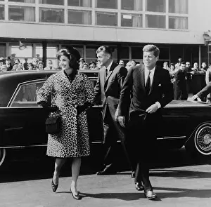 Wiping: Escorted by President Kennedy, Jacqueline ?
