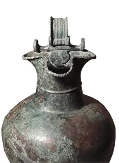 Chieti: Etruscan vase. Bronze