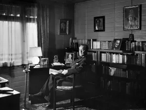 Bookshelf: Eugen Rex in his office, 1930s