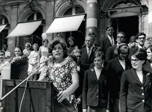 Eunice: Eunice Kennedy Shriver speaking to students in Paris
