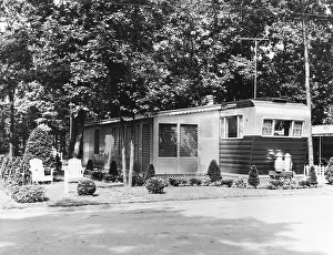 Rescans: EV1909 - Mobile home in trailer park, 1956. ?