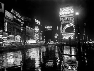 Locales: EV1975 - Broadway and Times Square, New ?