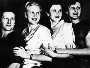 Apparent: The Eva Brauns family, 20s