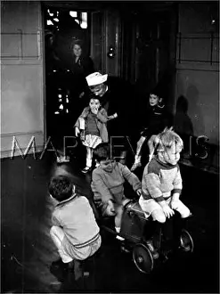 Playmates: EVACUATION HOTEL 1940