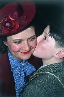 Kisses: EVACUEE KISSES MOTHER