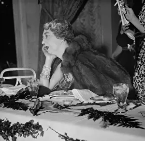 Lcgr1308: Evalyn McLean wearing her Hope Diamond and an