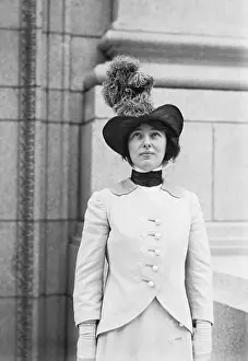 Nesbit: Evelyn Nesbit Thaw (1884-1967), posing for ?