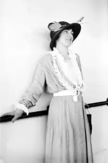 Nesbit: Evelyn Nesbit Thaw (1884-1967), posing for ?