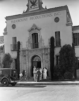 Asked: Evelyn Vonablo in front of the Paramount Studios in Hollywoo