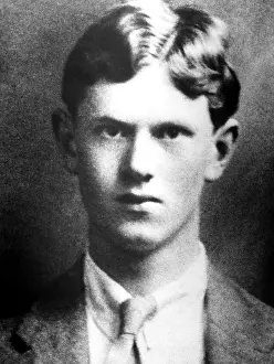 Waugh: Evelyn Waugh (1903-1966), British satirical ?
