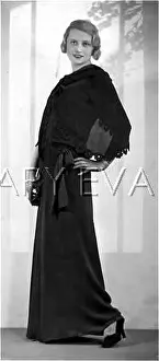Applique: EVENING GOWN & CAPE/ 30S
