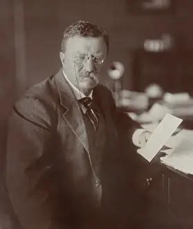 Lcgr1705: Ex-President Theodore Roosevelt speaking from a
