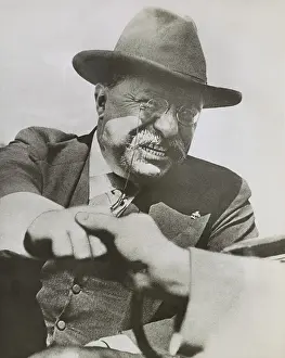 Lcgr1705: Ex-President Theodore Roosevelt speaking to a crowd