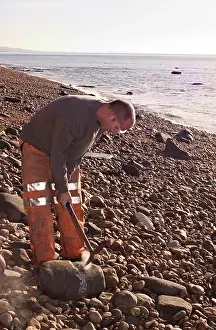 Palaeontologist: Excavating at Charmouth