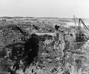 Niles: Excavation along line of Aswan Dam, Egypt