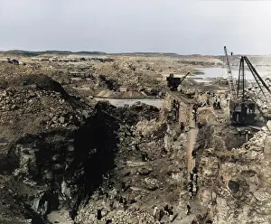 Niles: Excavation along line of Aswan Dam, Egypt