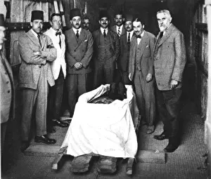 Archaeologists: Excavation of the Tomb of Tutankhamun