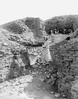 Helpers: Excavations in Ur, 1925