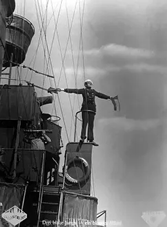 Maneuvering: Exchange of flag signals during an exercise, 1933