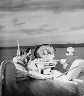 Idol: Excursion on the houseboat