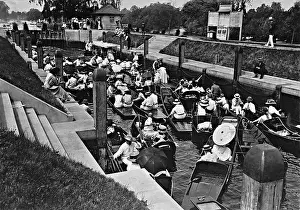 Regatta: Excursionists on an English channel, 1909