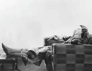 Tiredness: EXHAUSTED HOUSEWIFE