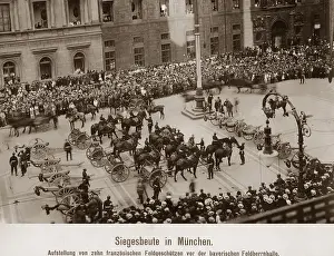 Odeonsplatz: Exhibition of field guns in Munich, 1914