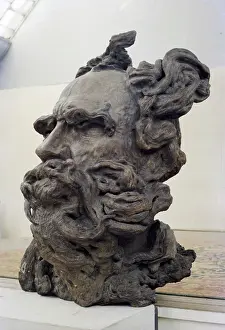 Tolstoy: Exhibition of works by Stepan Erzia